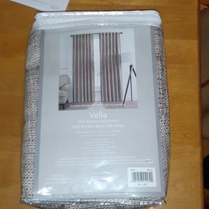 Drapes/curtain